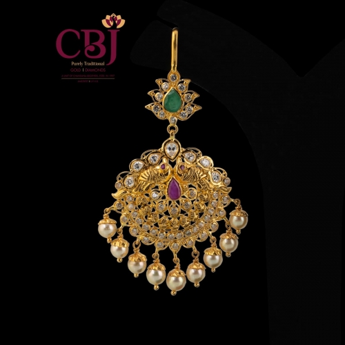 Antique maang tikka featuring CZ stones, put together colourfully.