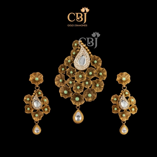 light weight gold pendant set