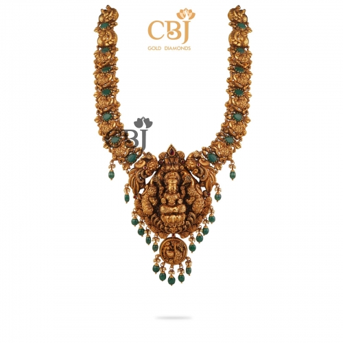 A rich antique designing detailed with nakashi work, featuring finest emerald stones.