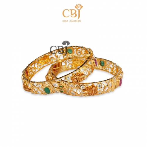 A unique cz pachi bangle studded with emerald and cz stones.