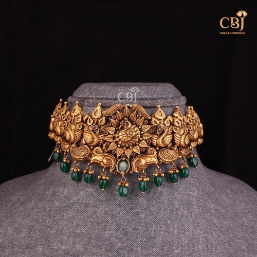 A perfection in design featuring an antique haram with swan motifs decorated with emerald stones.