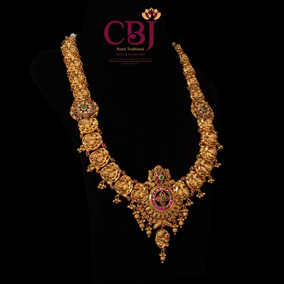 This Bridal Antique U-Haram has a unique look and is perfectly complimented by rubies
