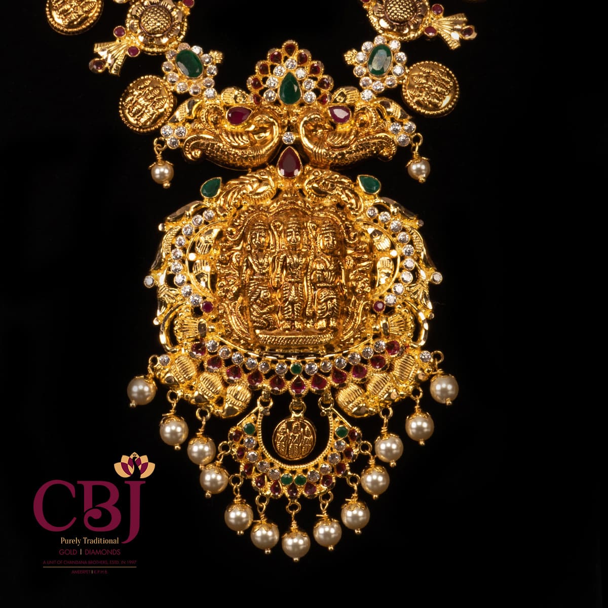 Light weight kasu mala decorated to perfection with ruby and emerald stones featuring Janaki Ram in the pendant.