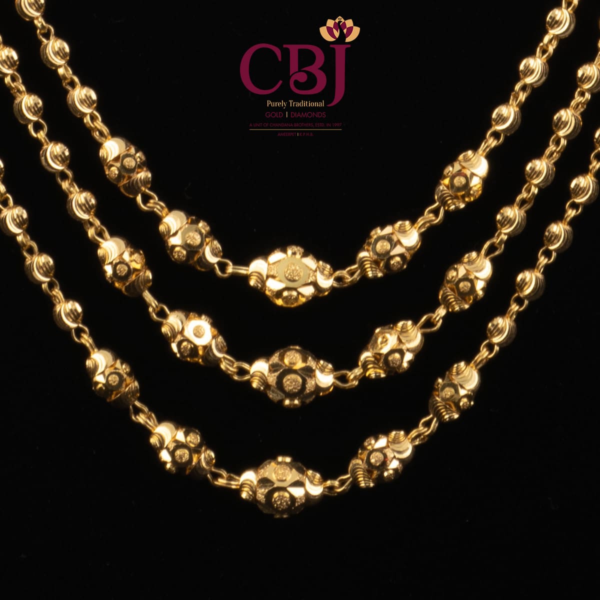Chandraharam is a jewelry staple and being passed on to the next generations from ages. It is believed that it was worn by Goddess Sita Devi at her wedding.  The three layers of chains are made up of