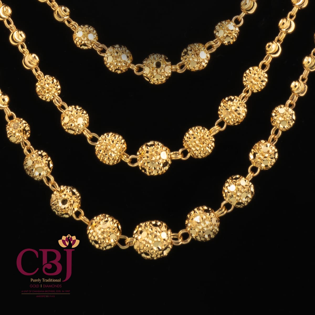 This pure 22k gold ball chain necklace features 3 lines and 2 side pendants.