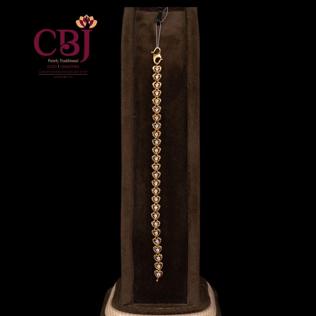 You can never go wrong wearing a a classy bracelet. It always compliments your look.