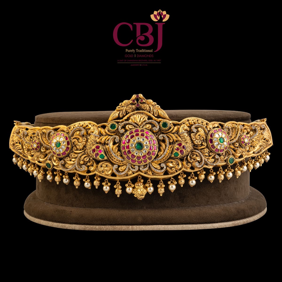 Belt style vaddanam featuring an antique design for a rustic charm.