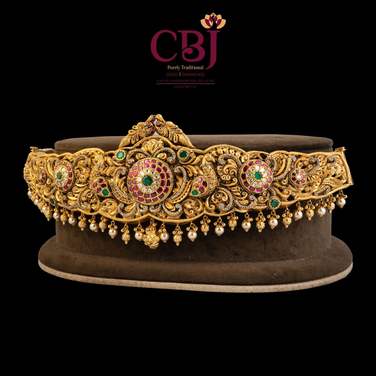 Belt style vaddanam featuring an antique design for a rustic charm.
