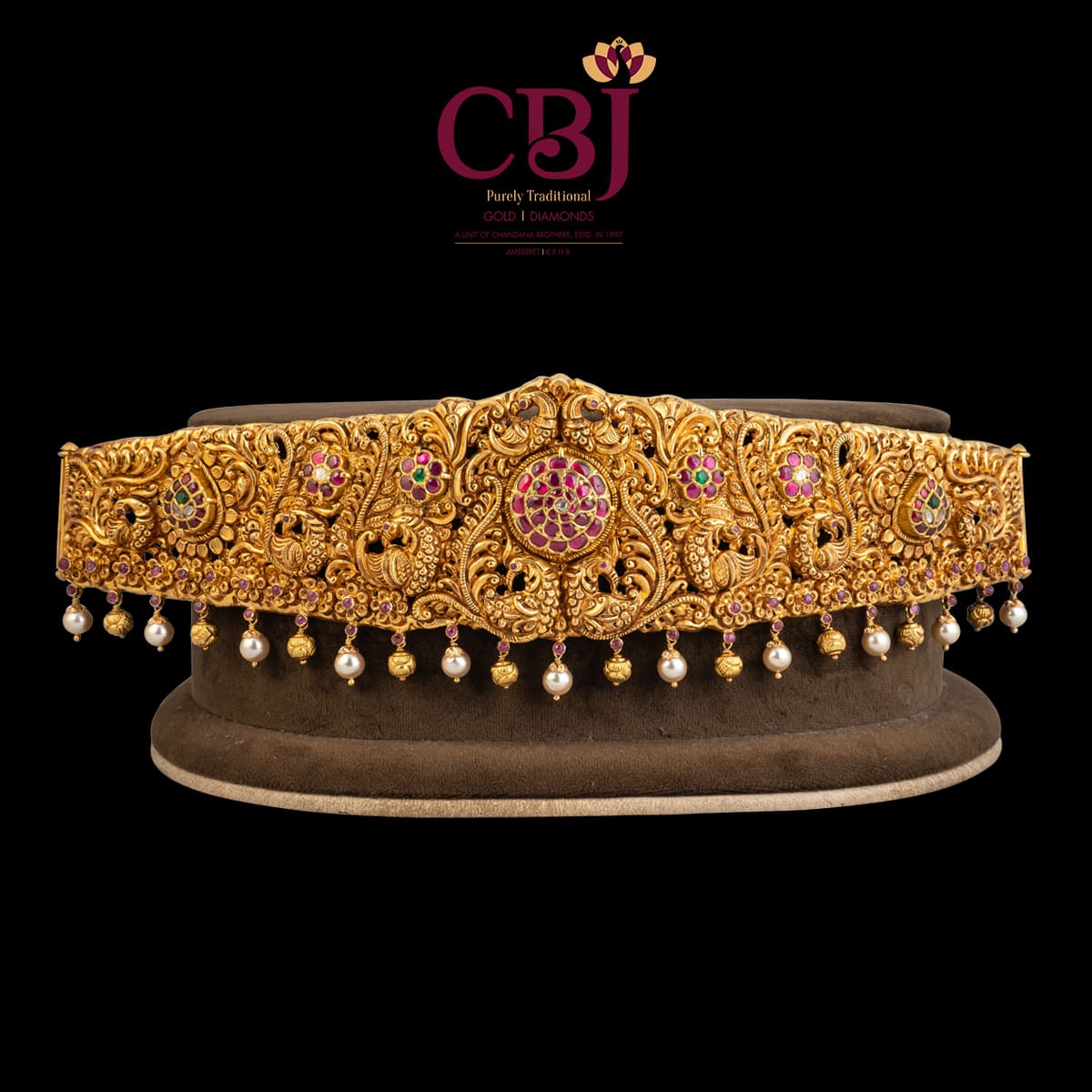 For an everlasting clasp! Antique vaddanam studded with kundan stones.