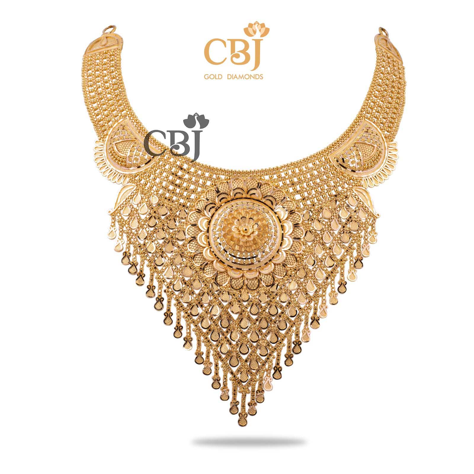 A grandeur at sight. A spectacular designer short necklace handcrafted by our in-house artisans.