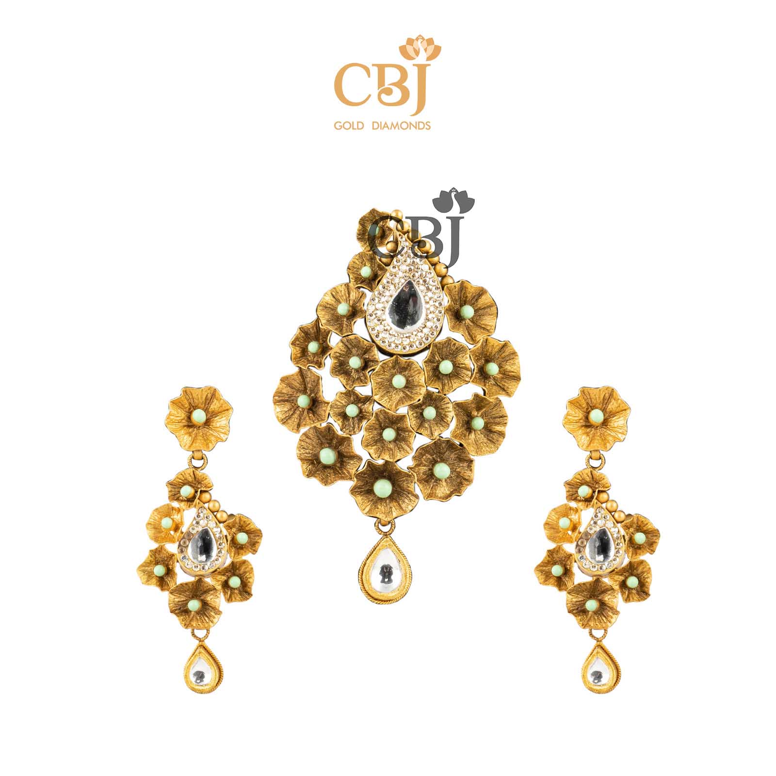 light weight gold pendant set