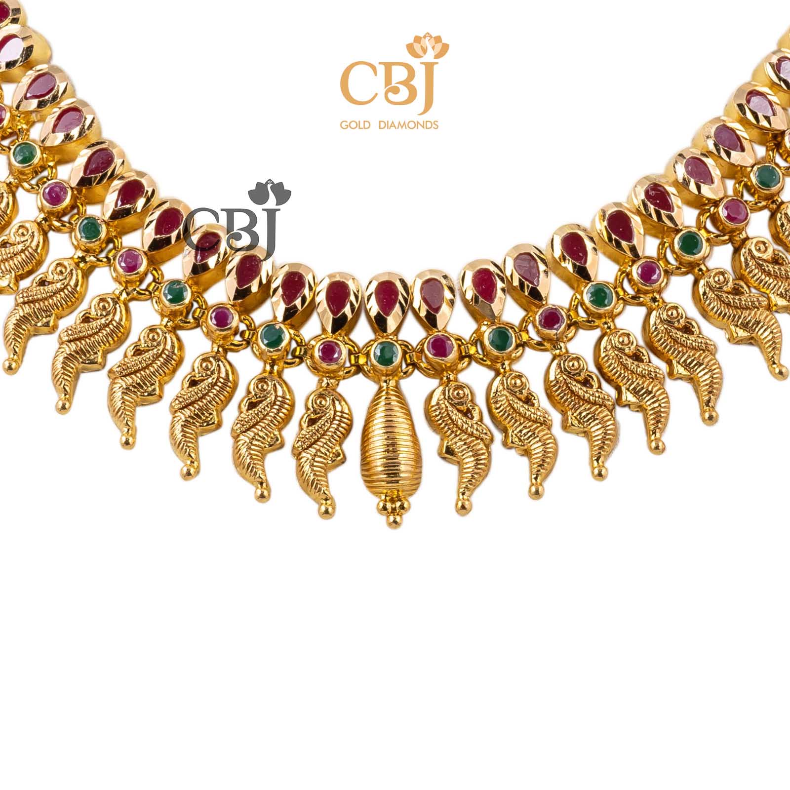 Rubies and emeralds perfectly aligned to the peacock drop design