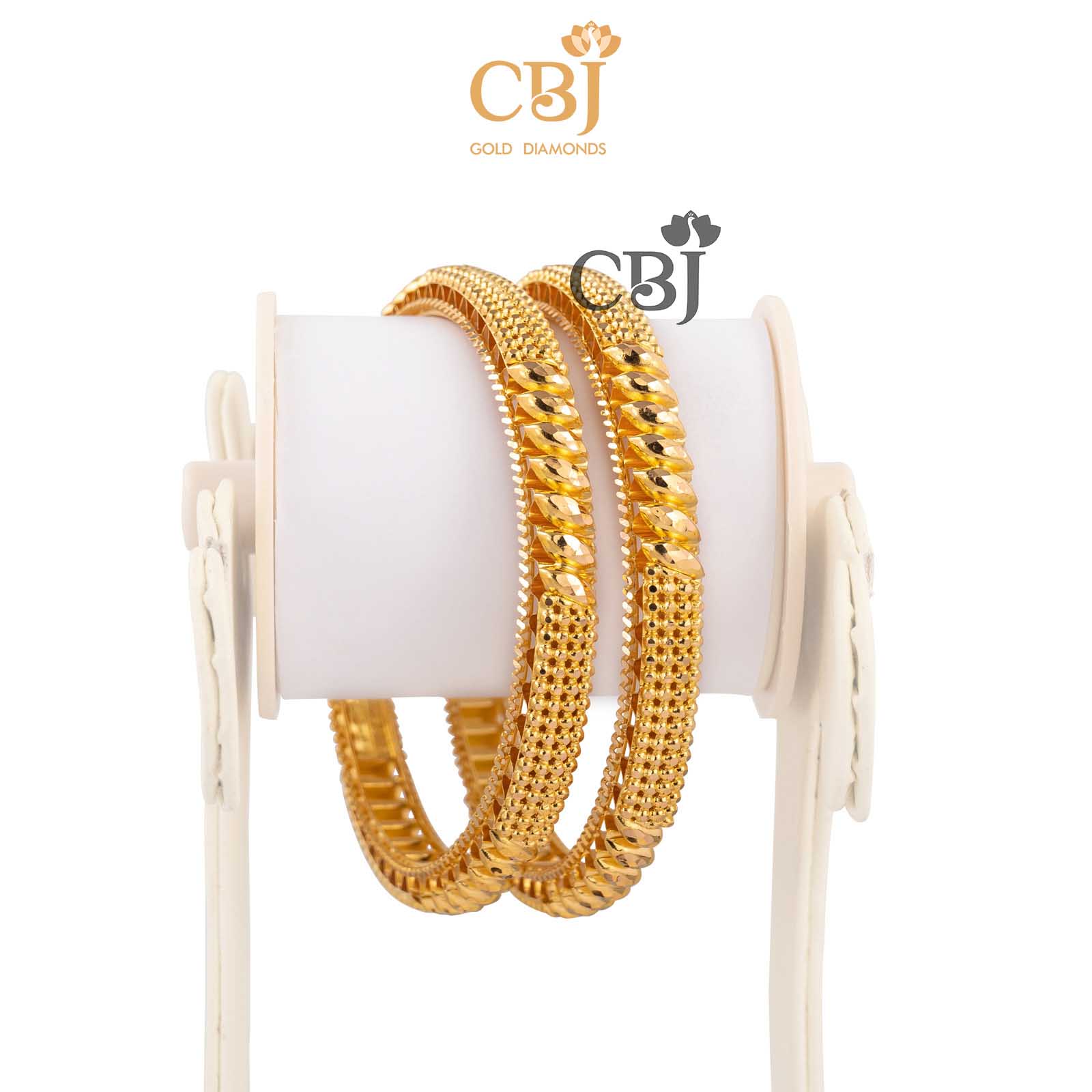 A heavy bangle featuring a plain traditional design in 22k gold.