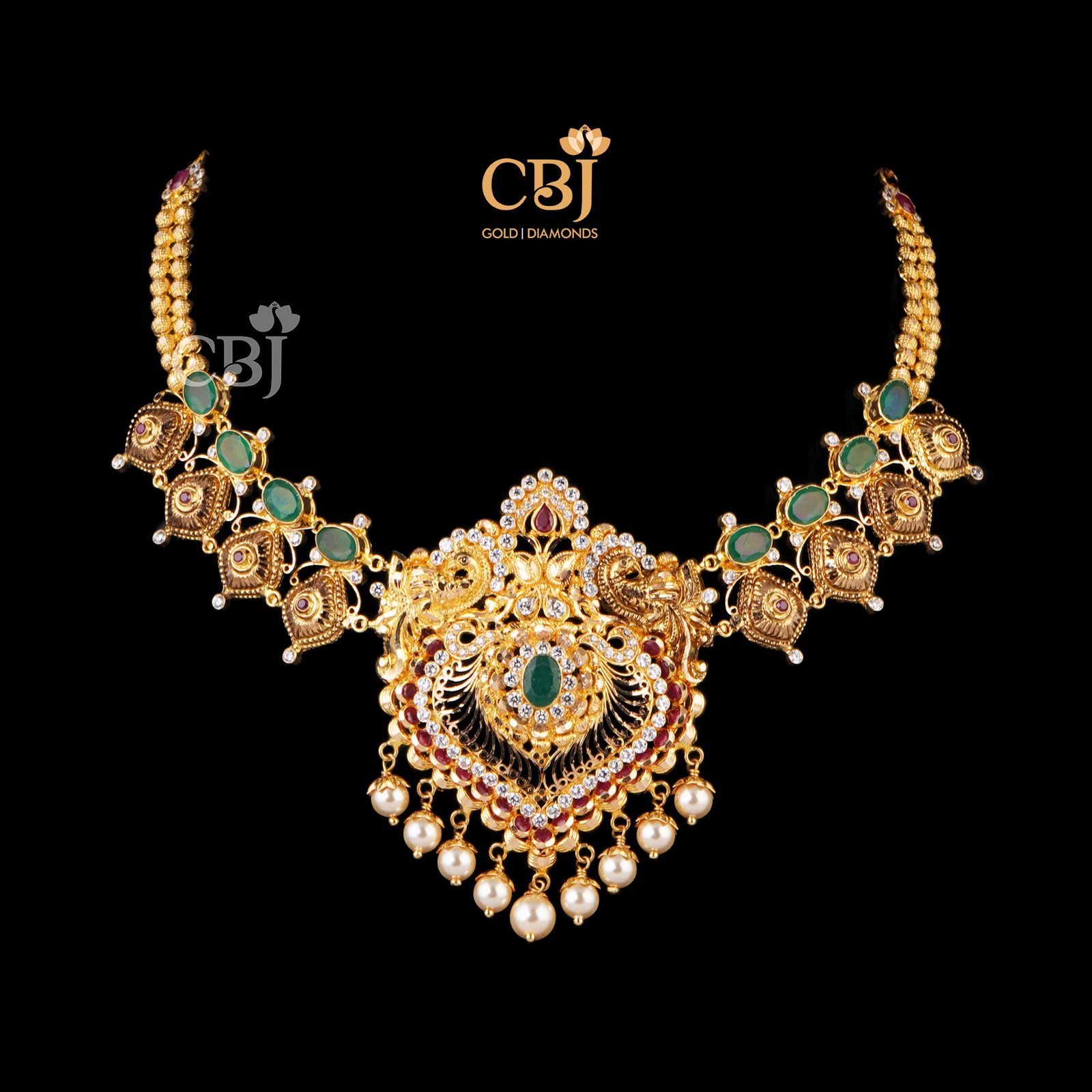 traditional emerald necklace