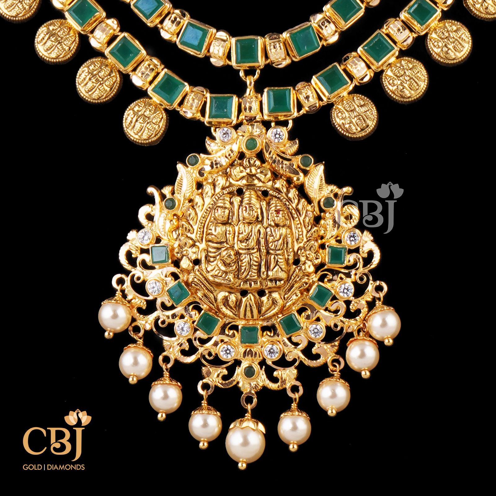 gold and emerald necklace