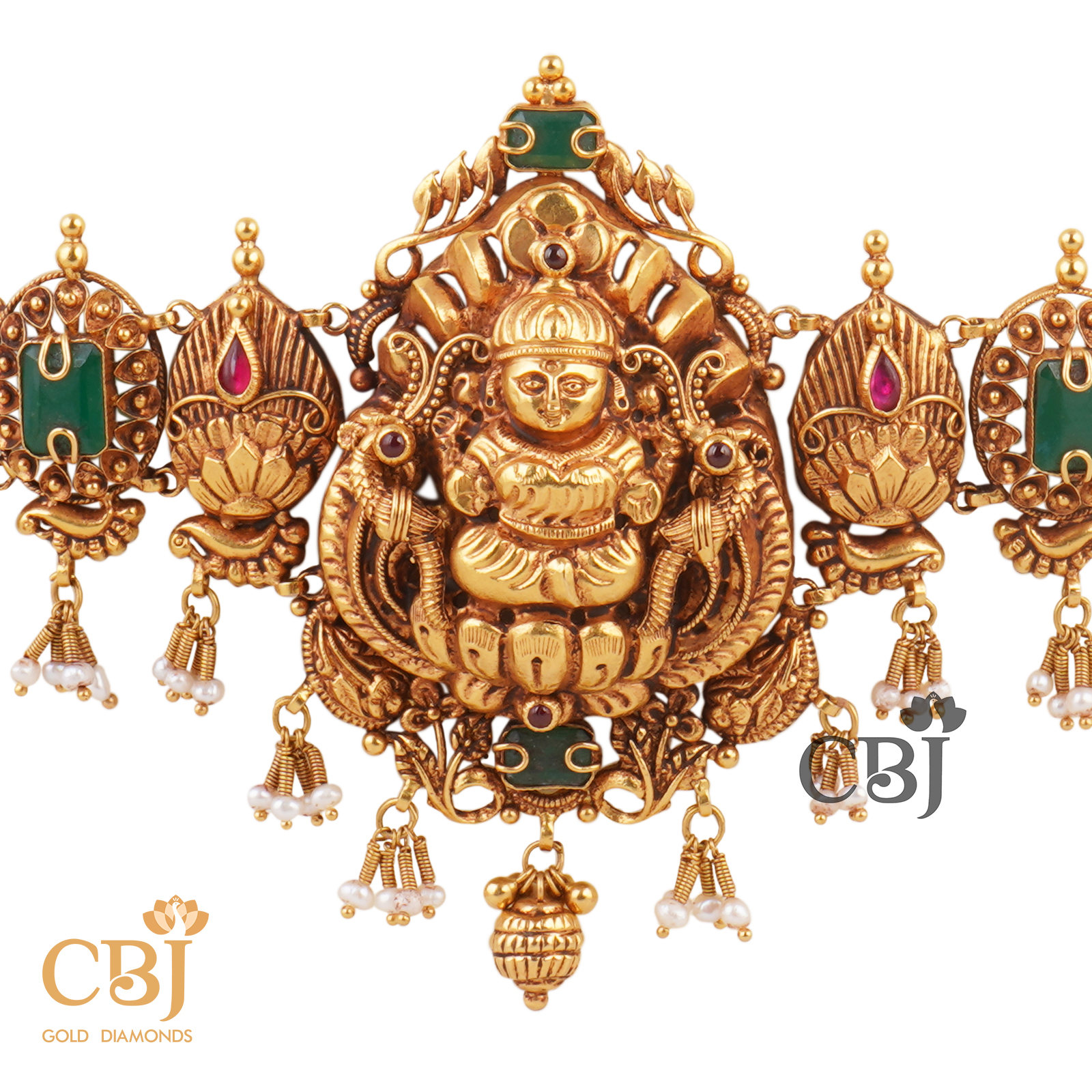 A bridal design that is deeply inherited from traditional heritage. An occasional piece that be use both as choker/bajubandh.