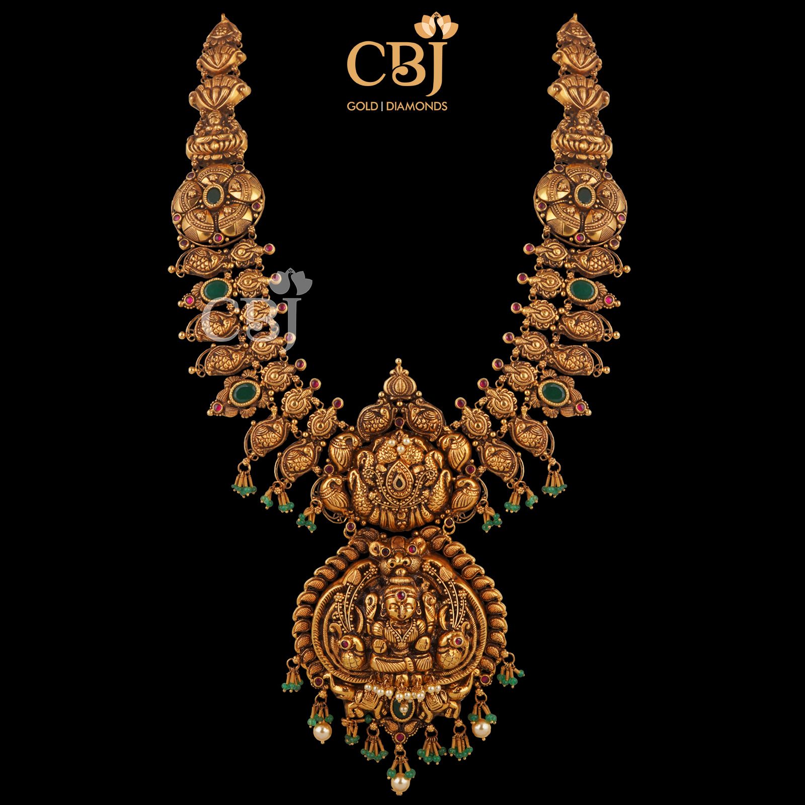 Our designs speak for itself. A delightful design rich in Emerald.