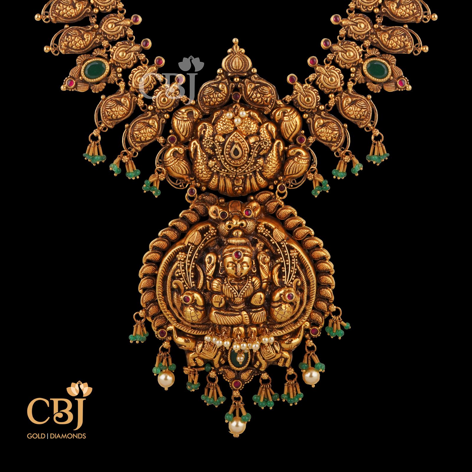 Our designs speak for itself. A delightful design rich in Emerald.