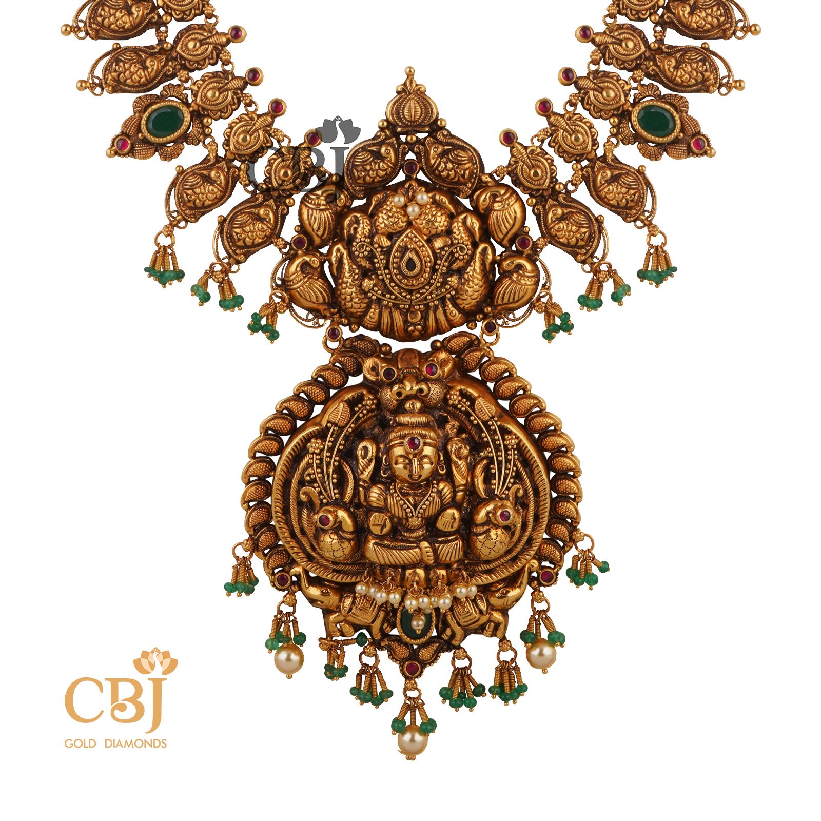 Our designs speak for itself. A delightful design rich in Emerald.