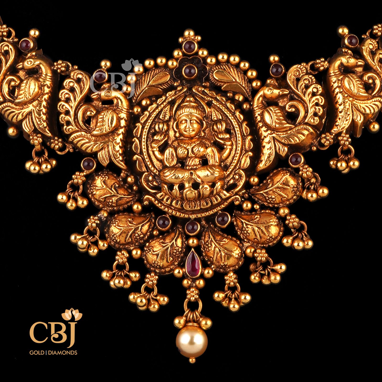 Nakas necklace featuring a unique mayura design with an antique finish.