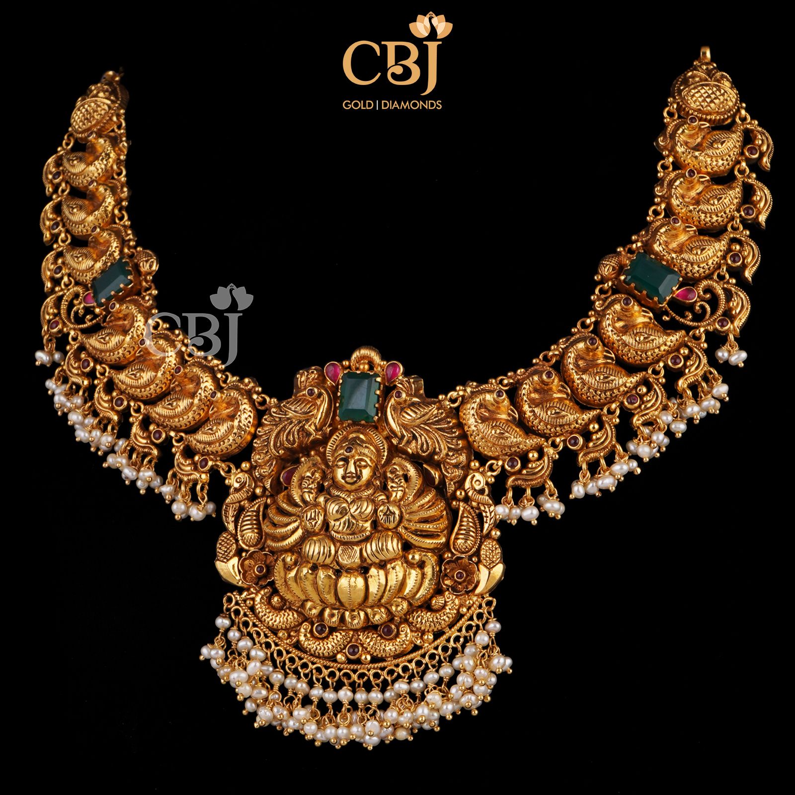 Antique deep nakas emerald haram featuring an eccentric design.
