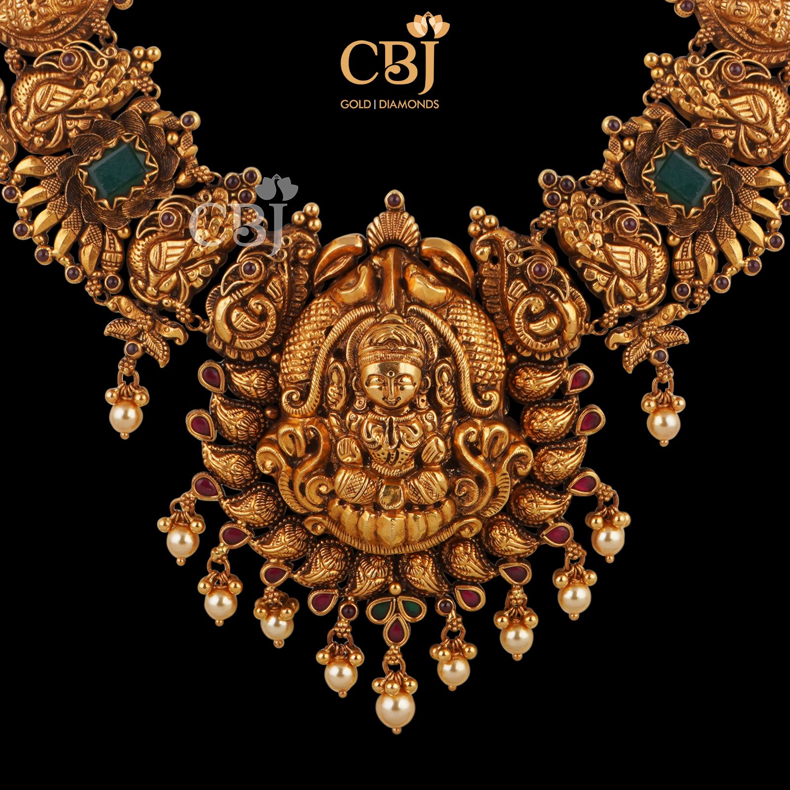 This antique semi long necklace depicts the excellence in our workmanship. A perfect blend of ruby
