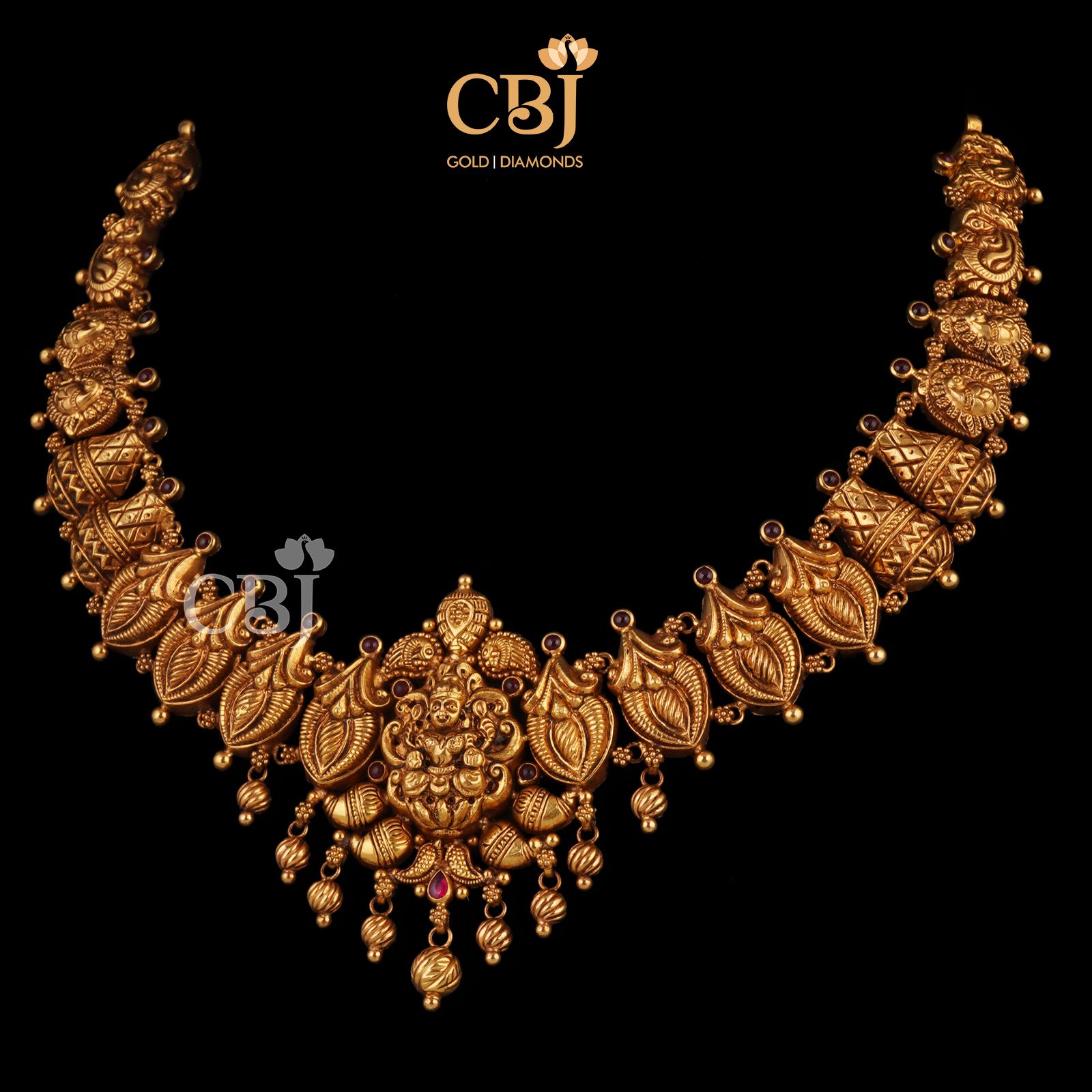 This antique deep nakas necklace is design depicted in detail.