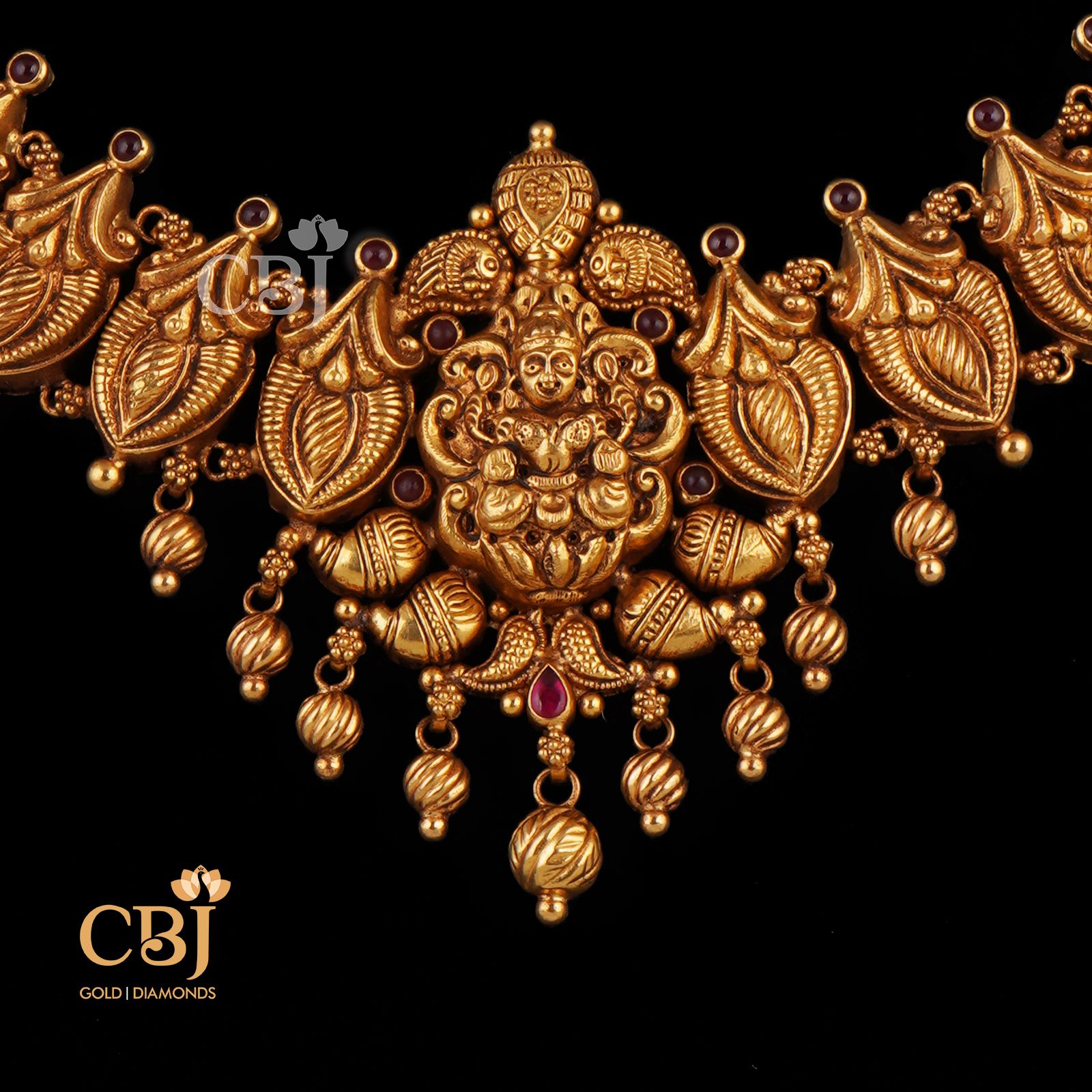 This antique deep nakas necklace is design depicted in detail.