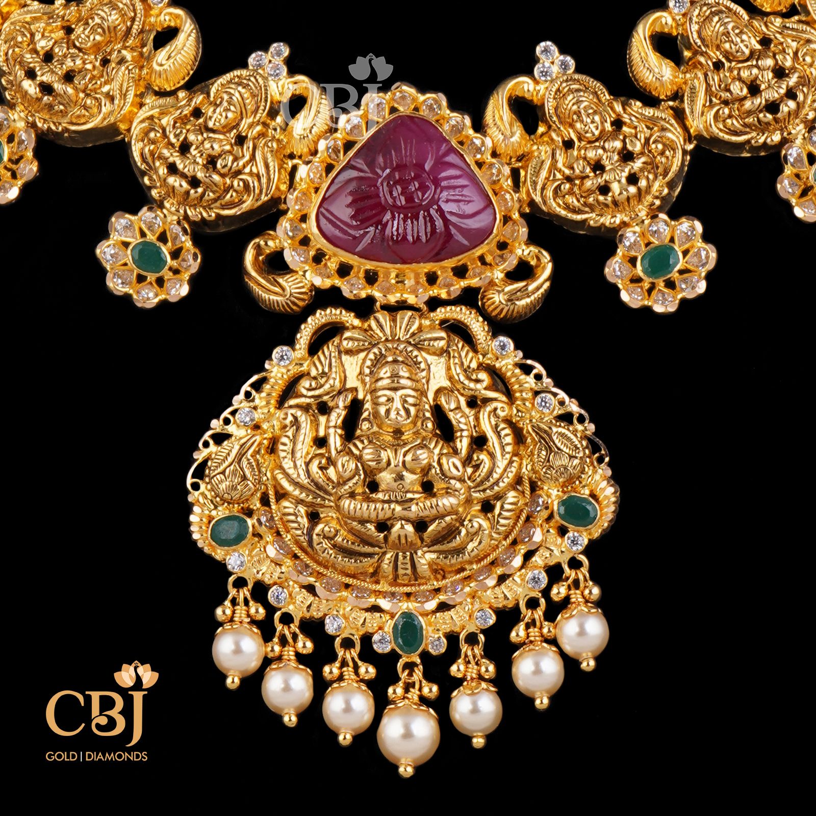 Make heads turn with this classic mahika light weight necklace adorned with rubies