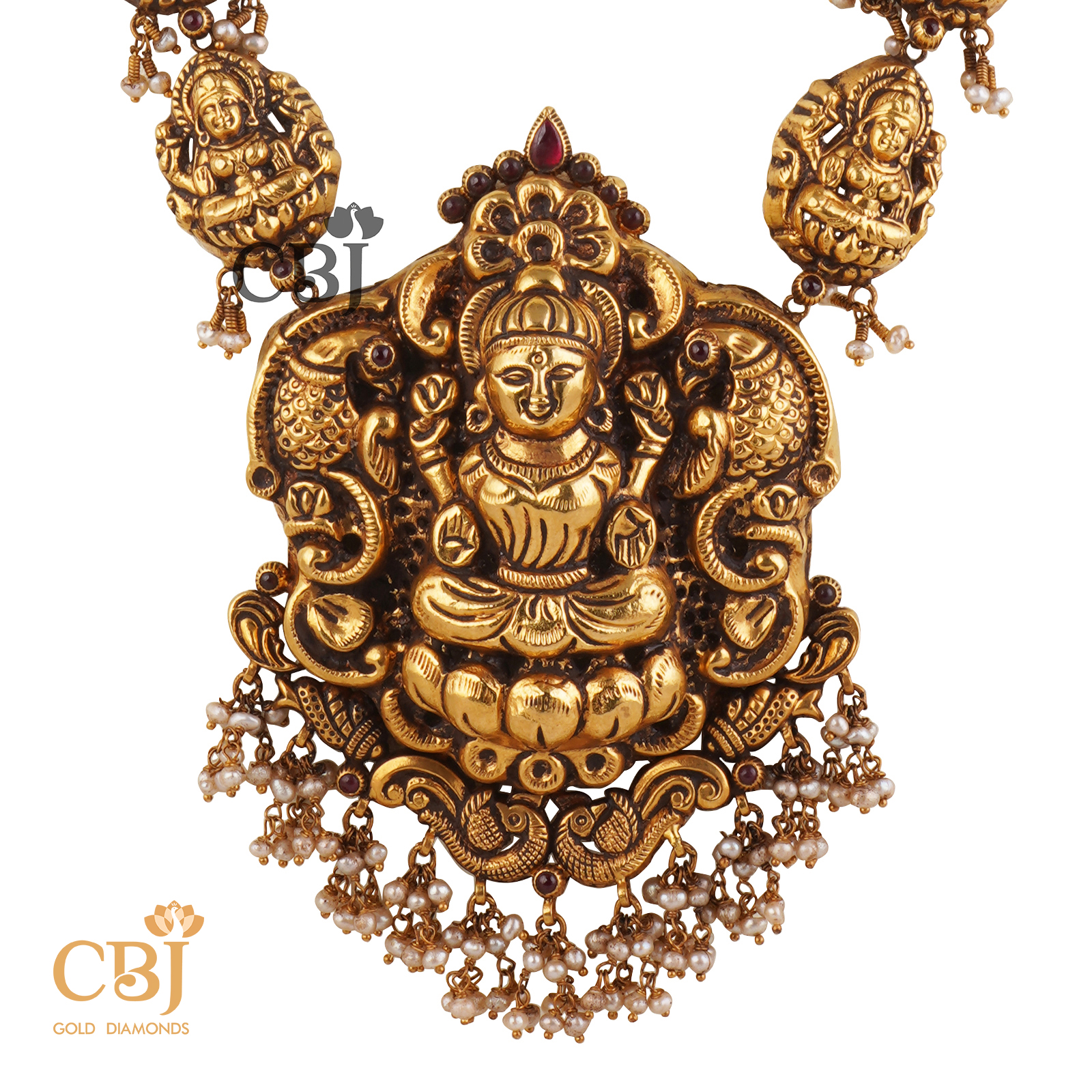 Travel back in time with this antique light weight semi long haar featuring a divine design.