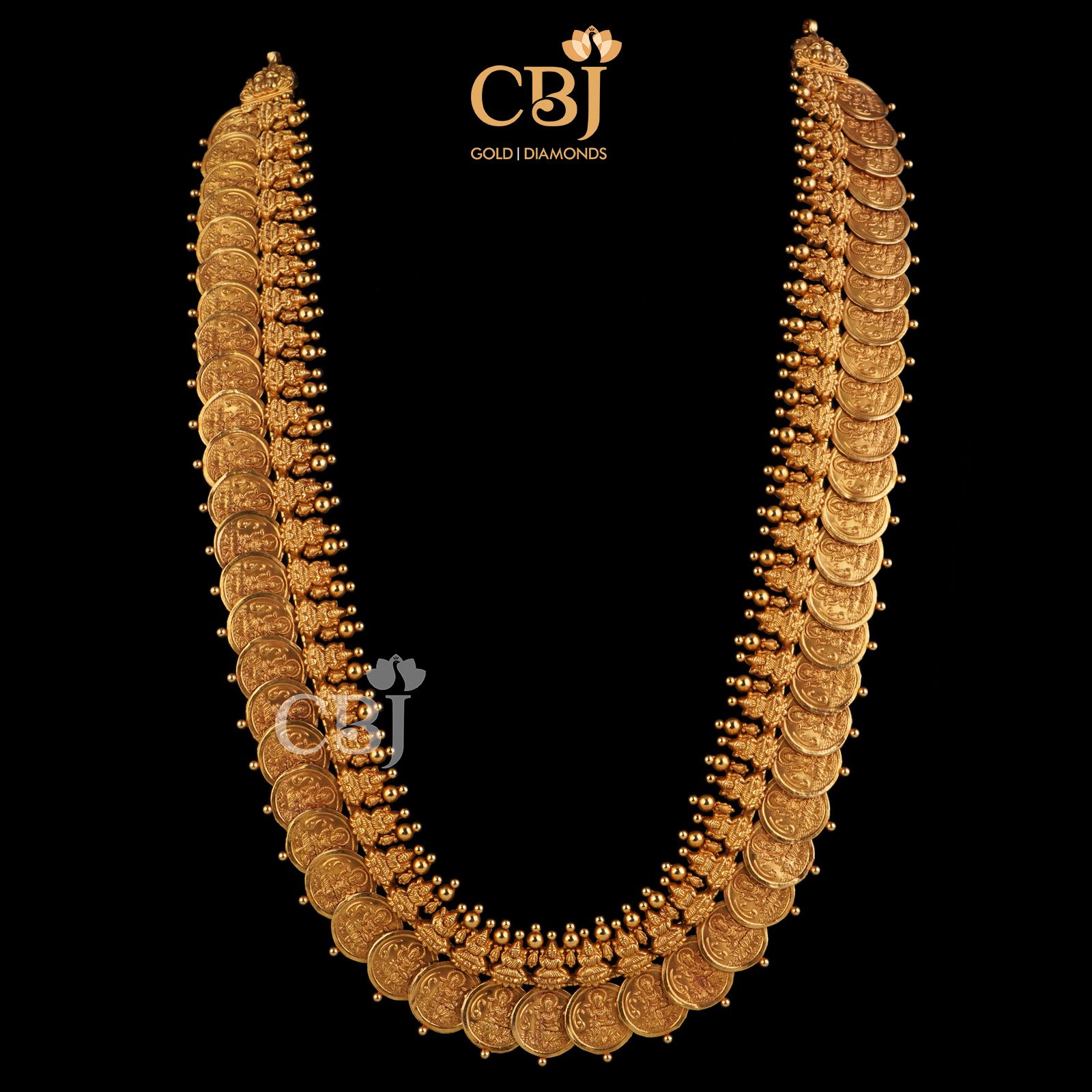 A classic traditional wear never goes out of trend. Antique and timeless Lakshmi Kasumala for brides.