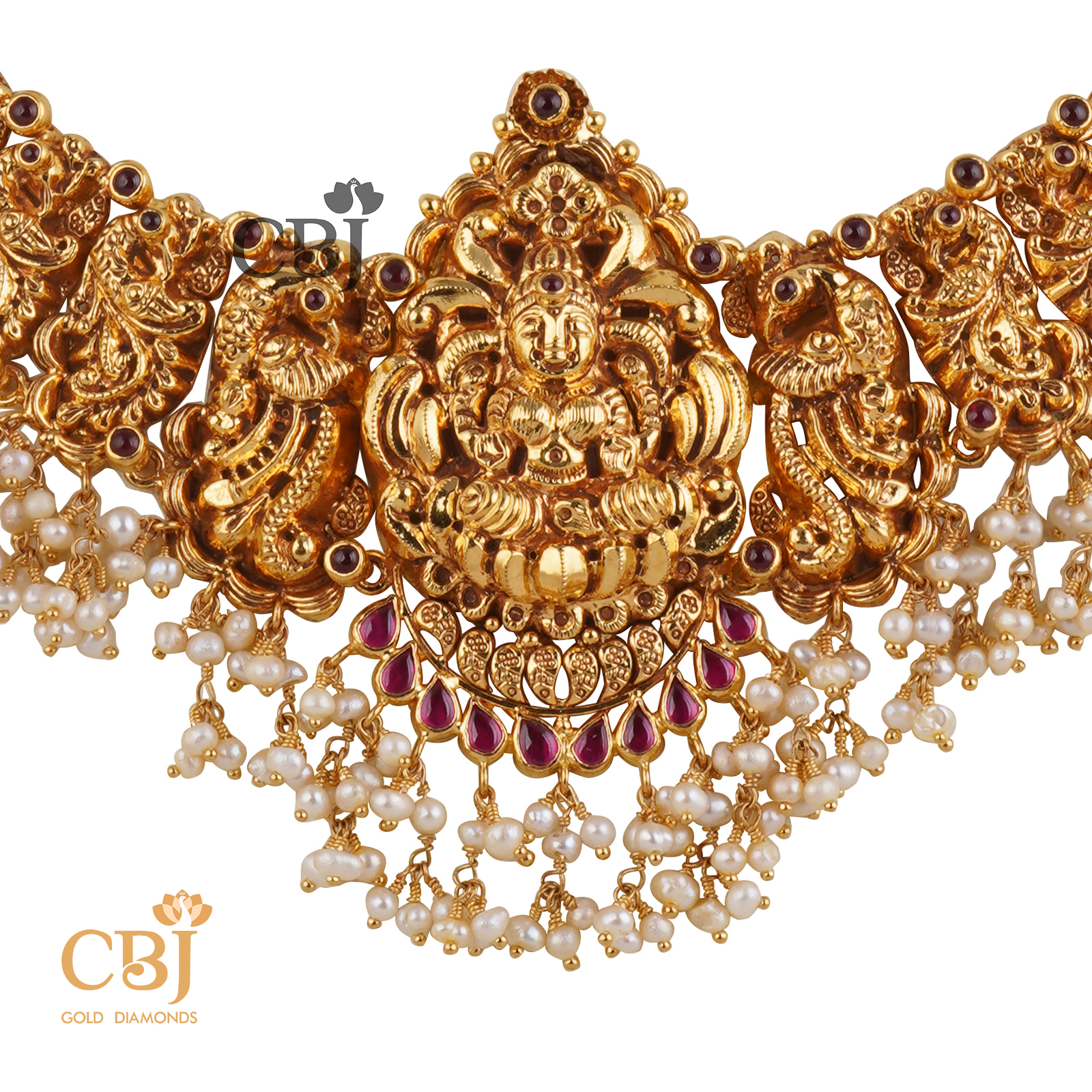 A unique lightweight antique nakashi necklace enriched with micro-pearls.