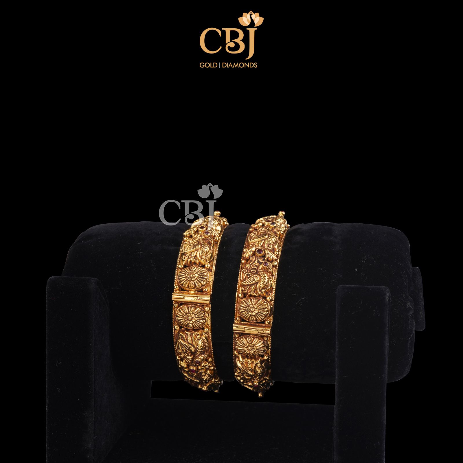Traditional antique nakashi bangles that offer rustic looks.