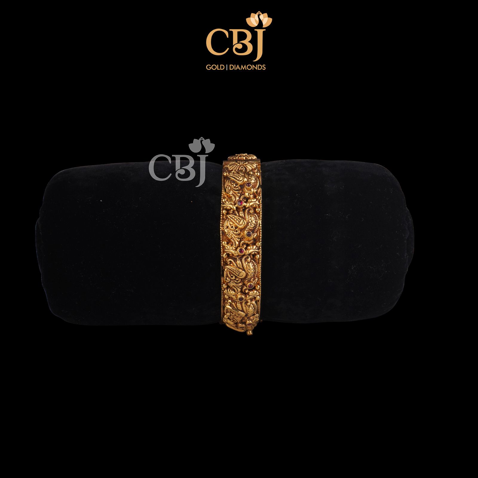 Traditional antique nakashi bangles that offer rustic looks.