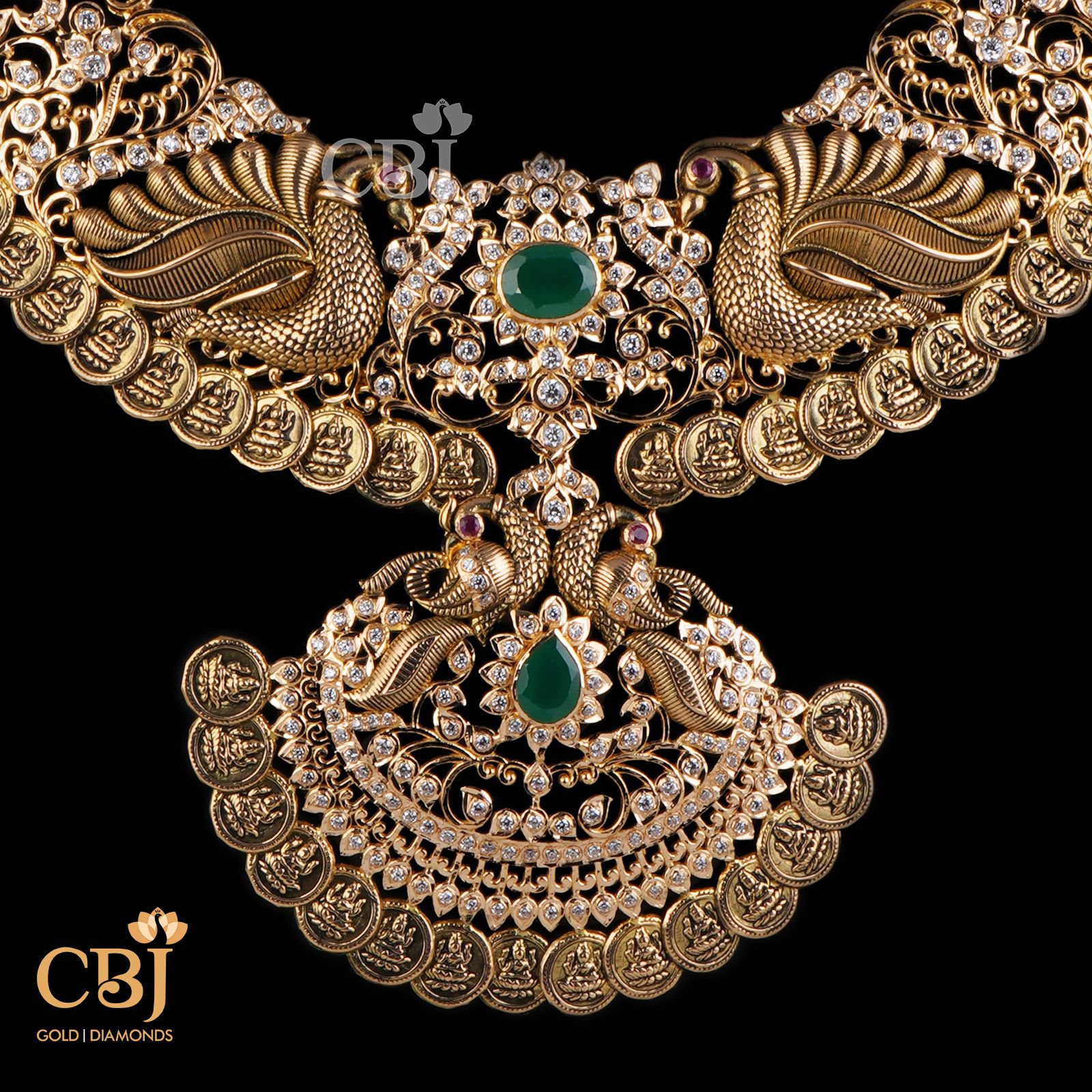 A designer U Haram with Lakshmi Kasu. A perfect designer finish that only comes with years of expertise in crafting.