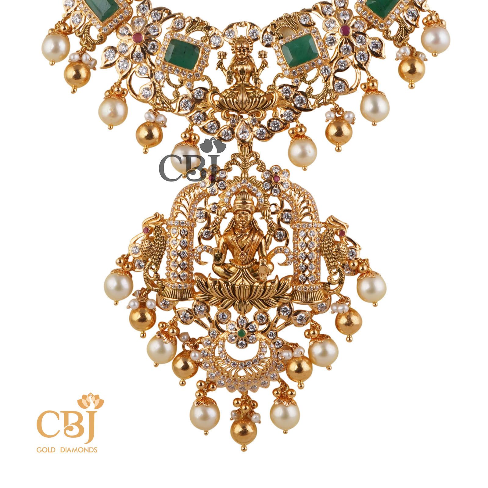 Cast a spell with this divine CZ pachi U haram with emerald stone as its highlight.