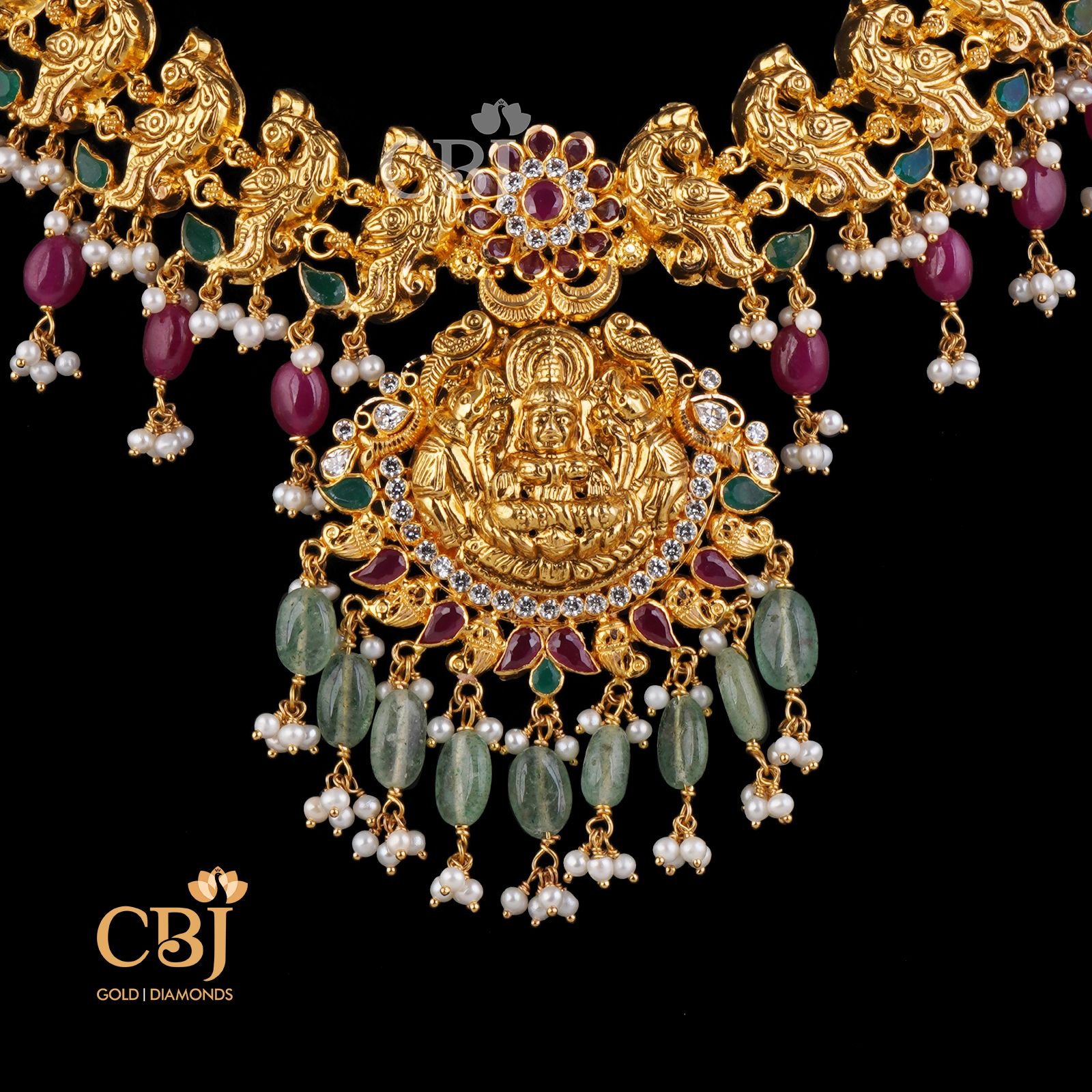 Light weight traditional necklace bejewelled with rubies