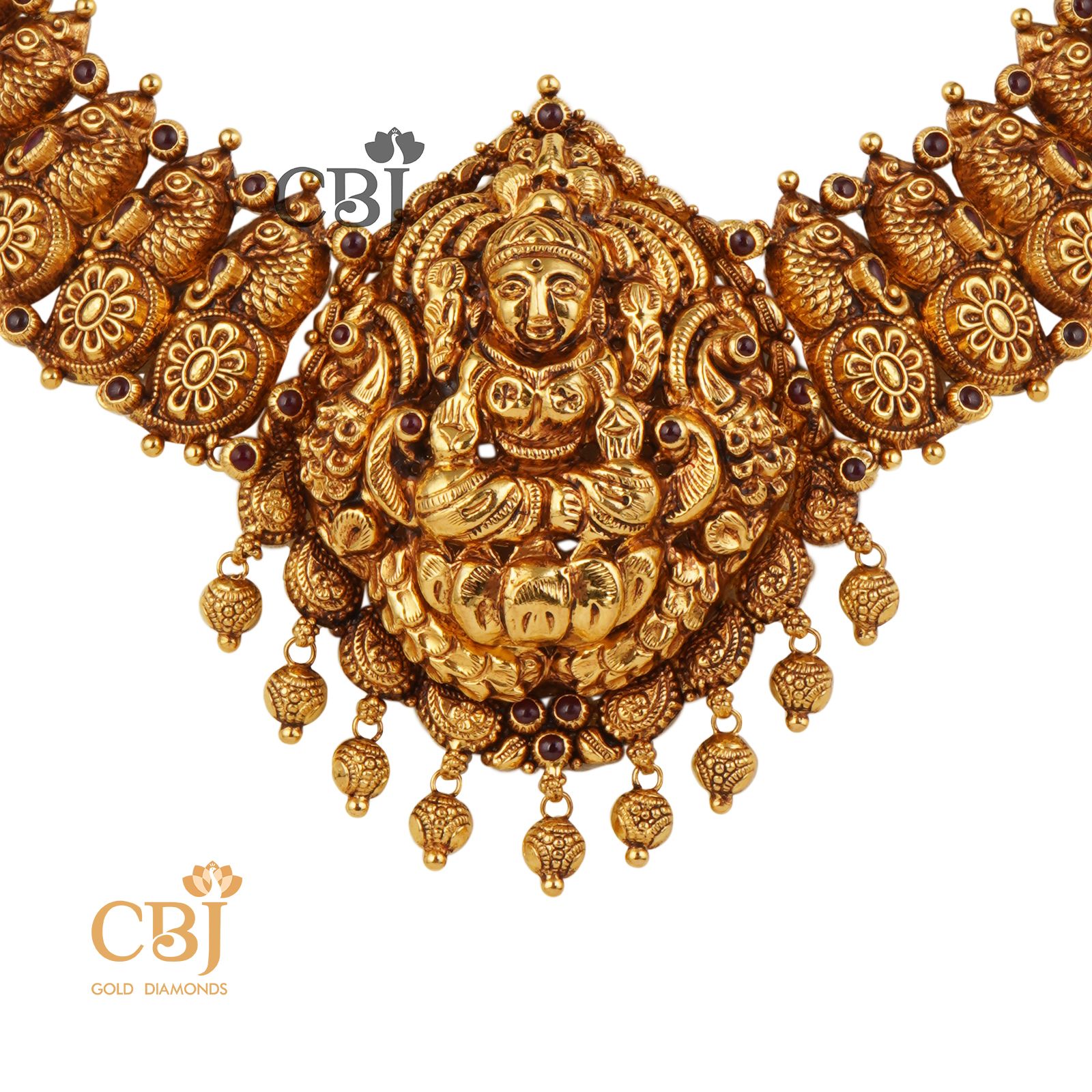 A grand antique necklace from Nakashi workmanship.