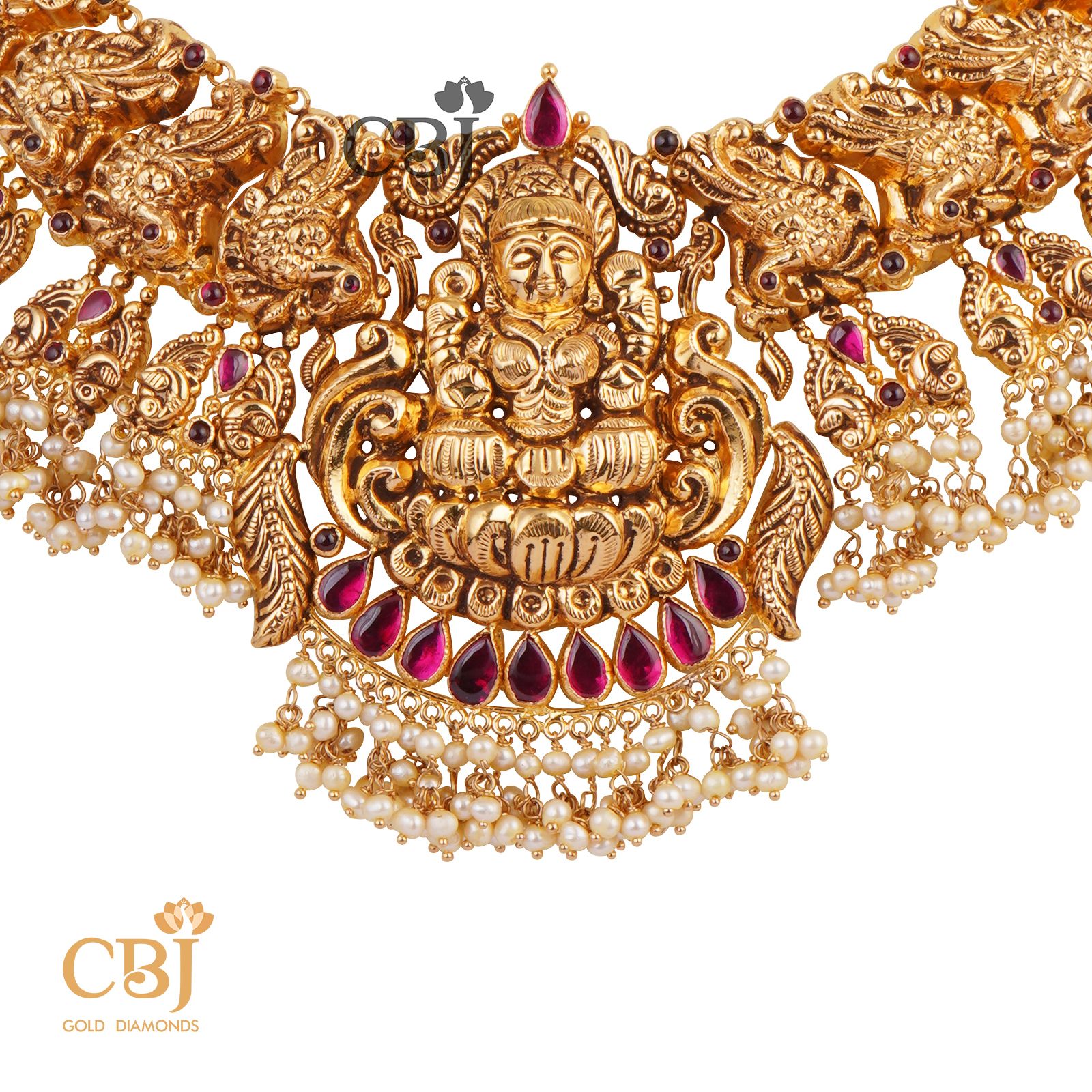 Light weight nakashi necklace with micro pearl drops.