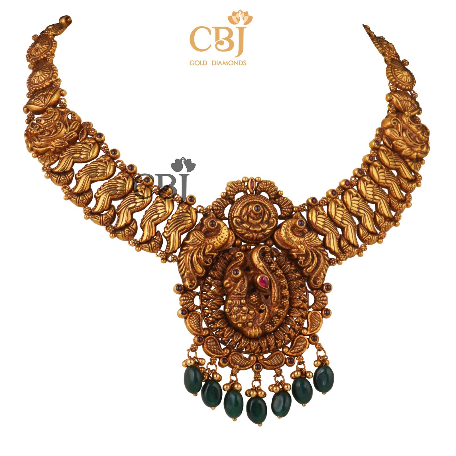 Add glam to your outfit with this classy nakashi necklace suspended with emeralds.