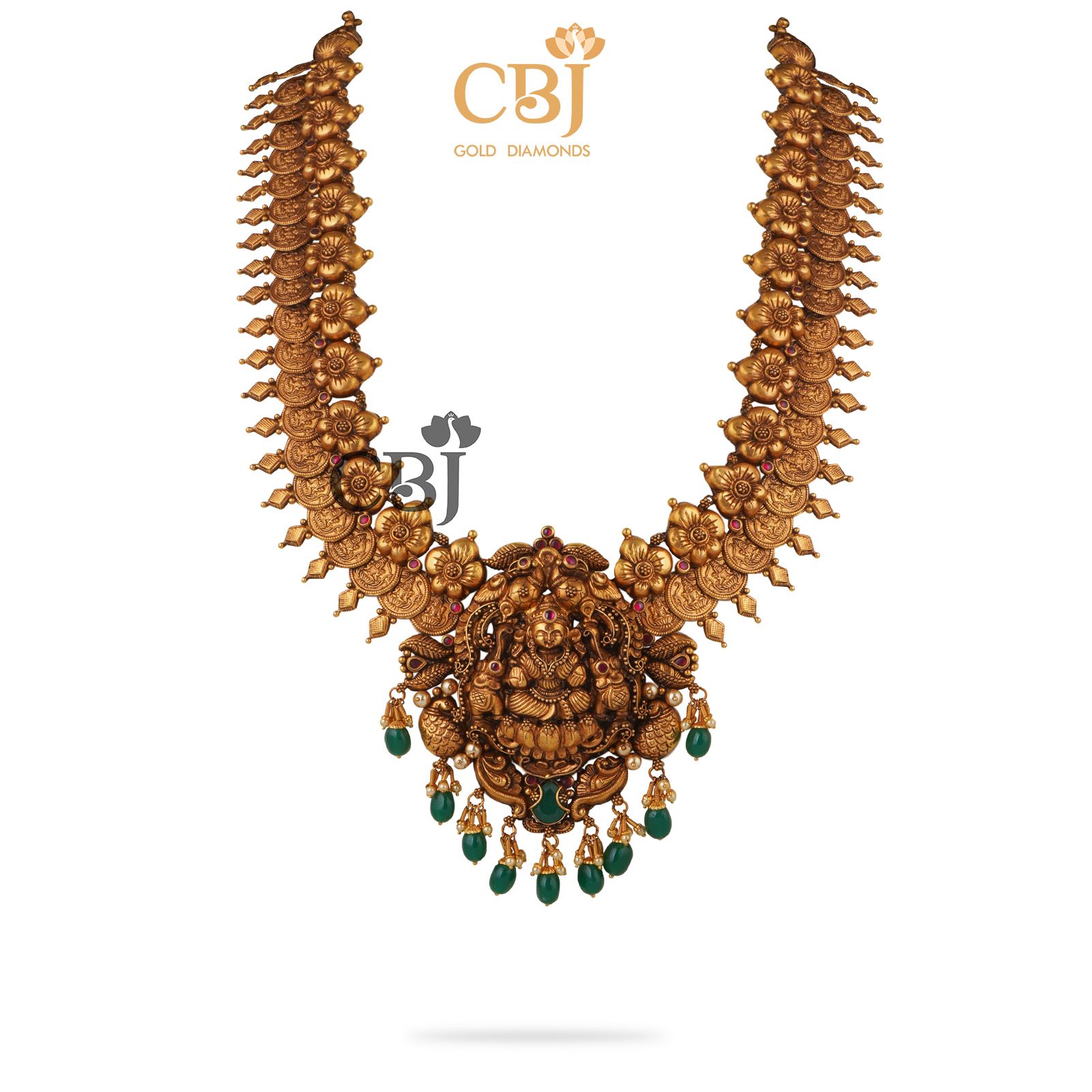 A beautiful antique piece featuring kasu throughout its design. A stunning centrepiece compliments the design perfectly.