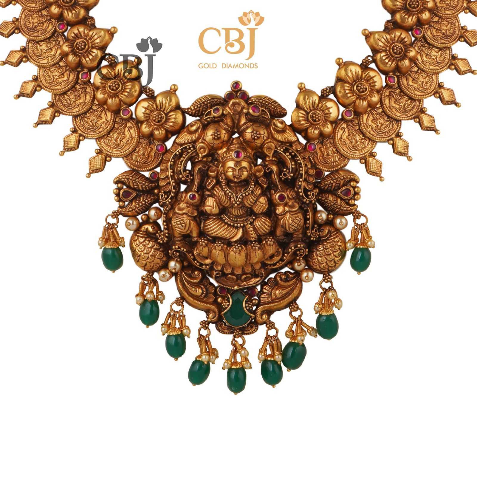 A beautiful antique piece featuring kasu throughout its design. A stunning centrepiece compliments the design perfectly.