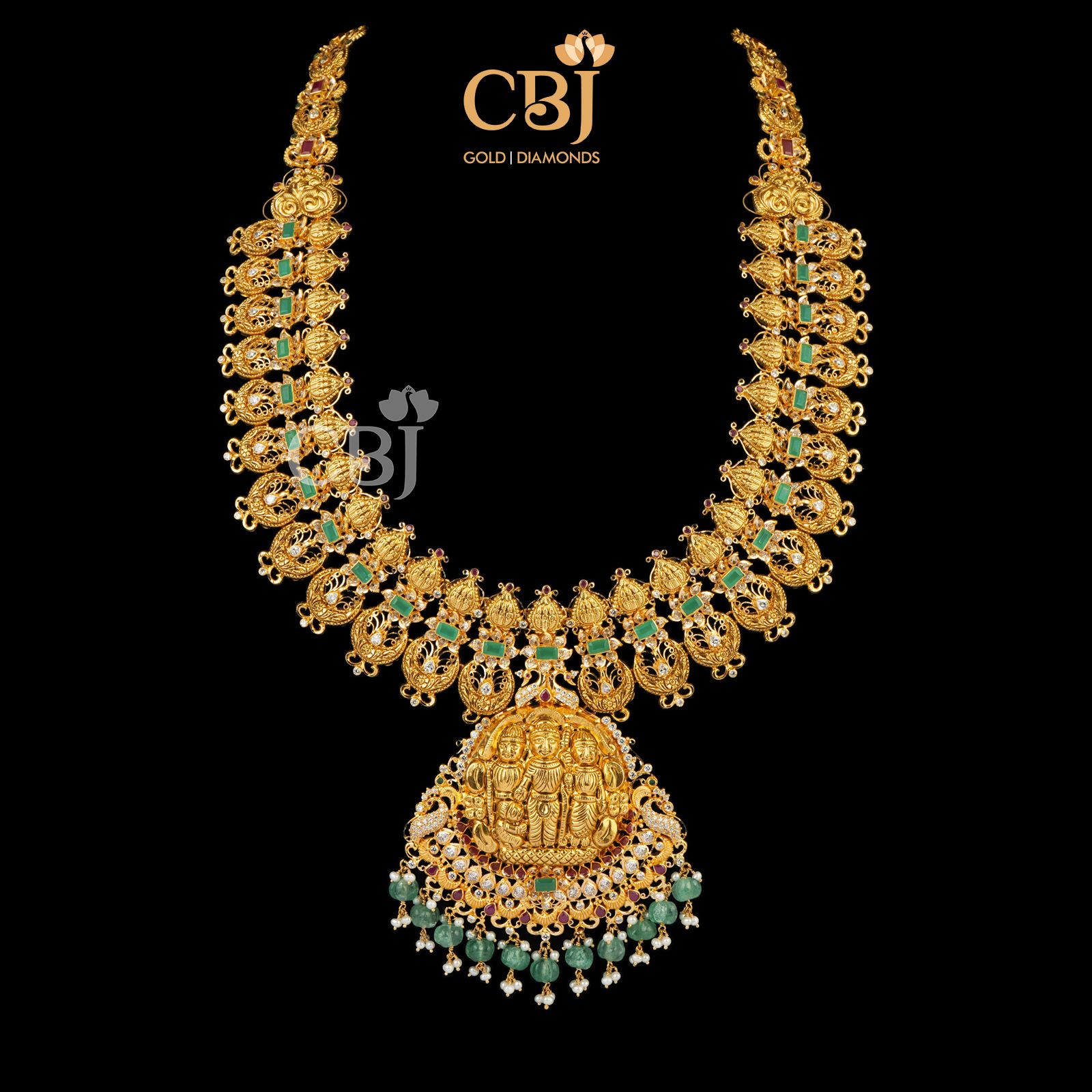 Carrying tradition forward with this Janardhana U-Haram studded with emeralds and pearls.