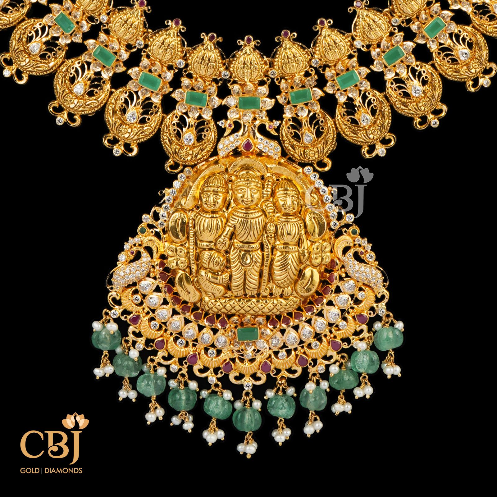 Carrying tradition forward with this Janardhana U-Haram studded with emeralds and pearls.