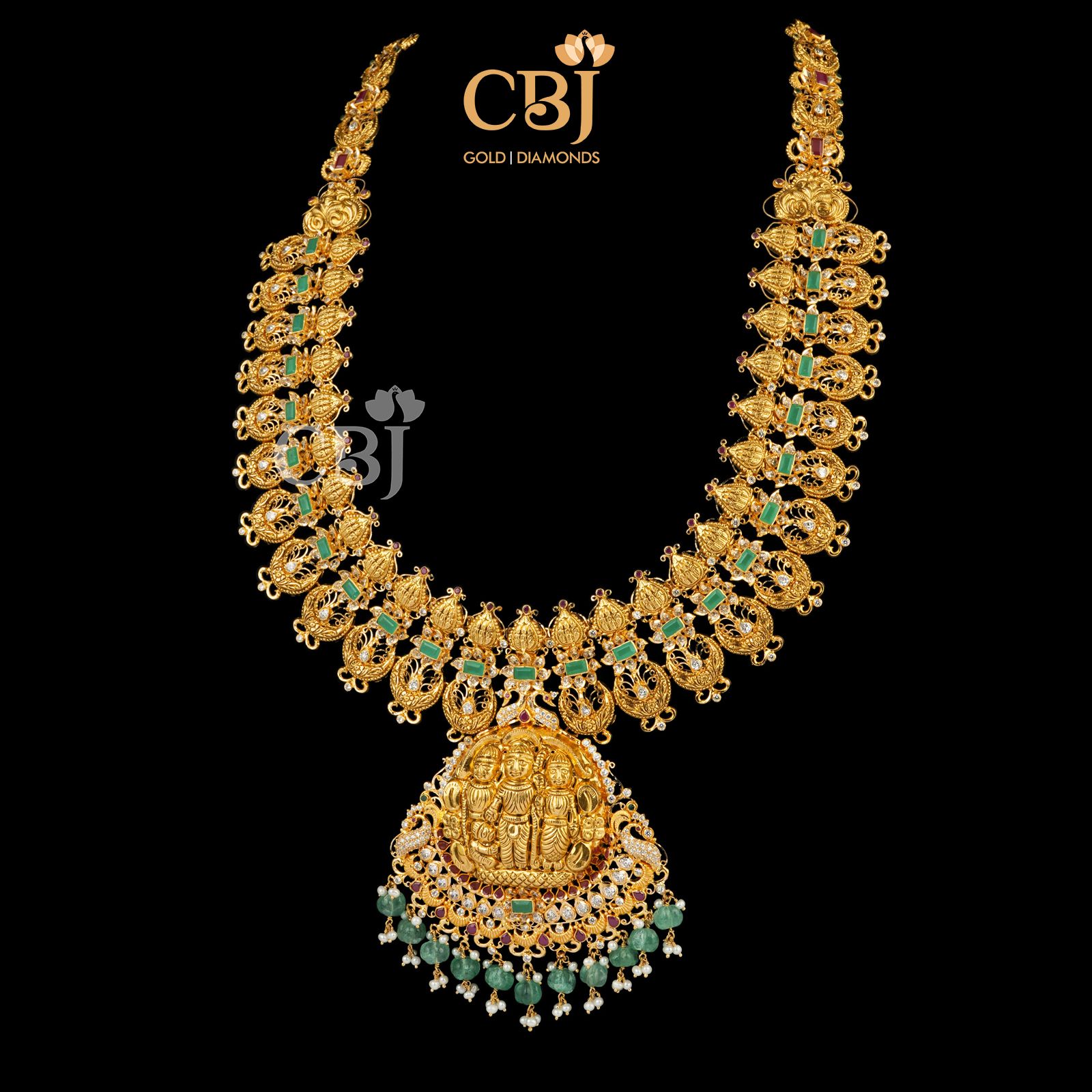 Carrying tradition forward with this Janardhana U-Haram studded with emeralds and pearls.