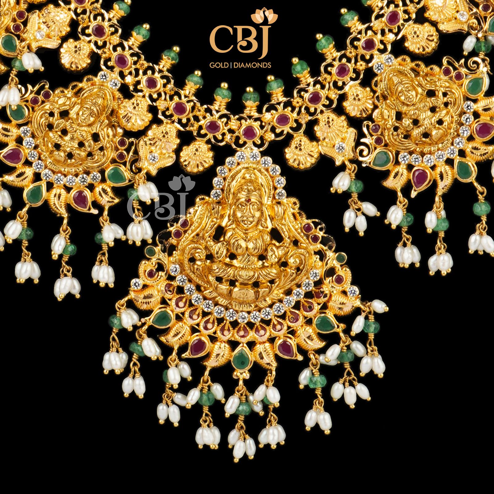 A traditional guttapusalu haram featuring rubies