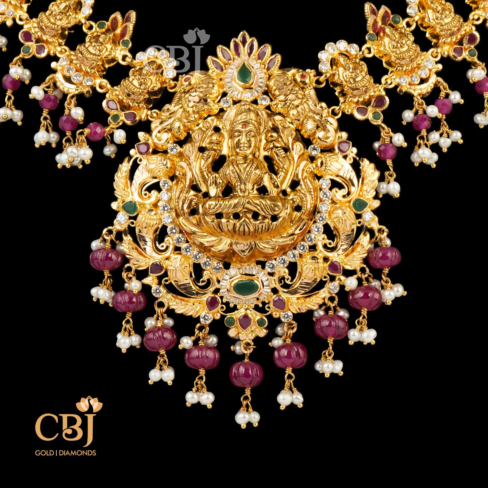 A light weight necklace featuring rubies and micro-pearls.