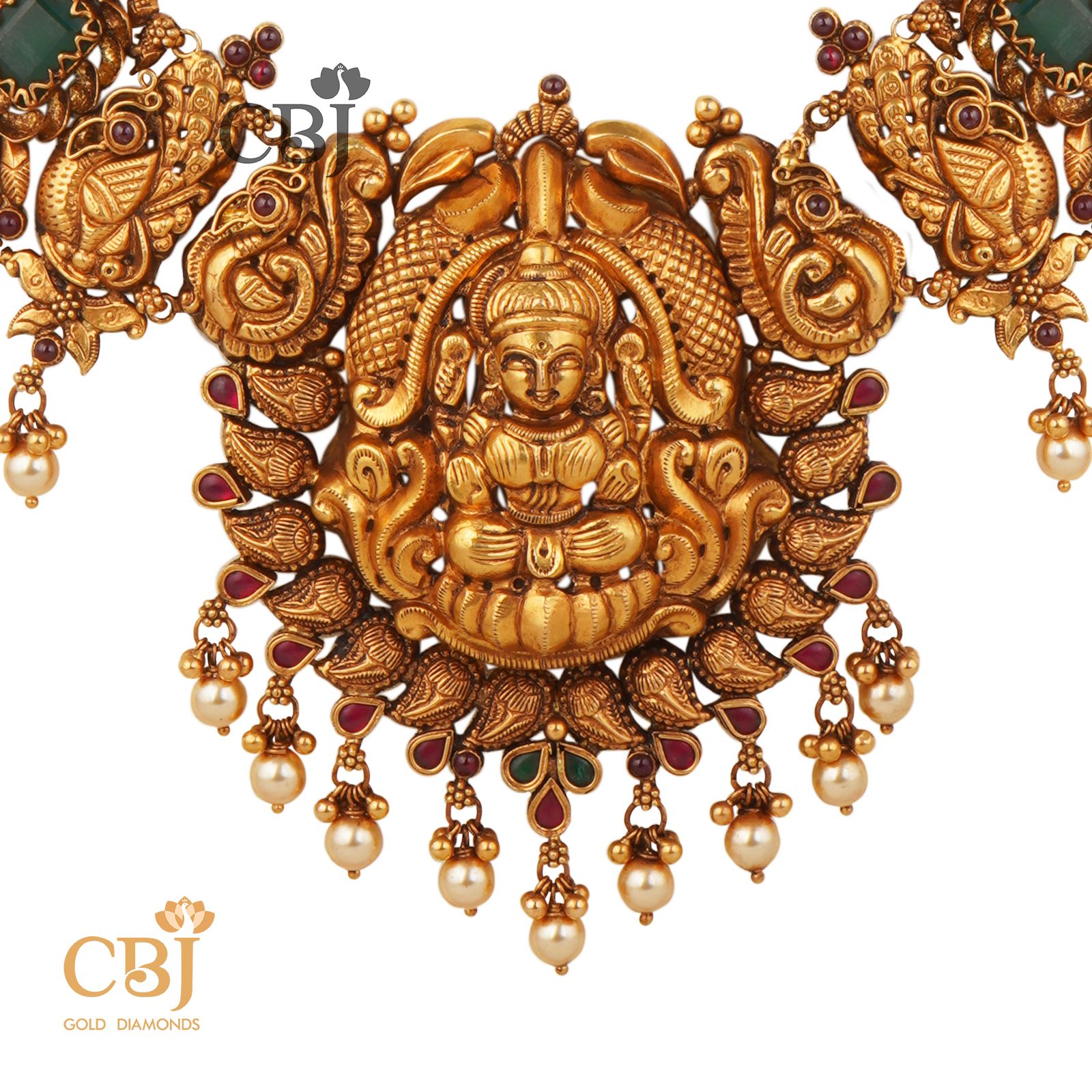 Our artisans excel in the art of making antique jewellery. Check out this antique nakas haram studded with emeralds.