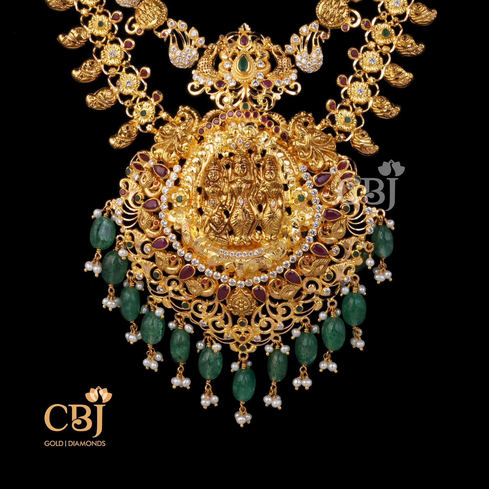 A two step haram featuring emeralds and micro pearls.