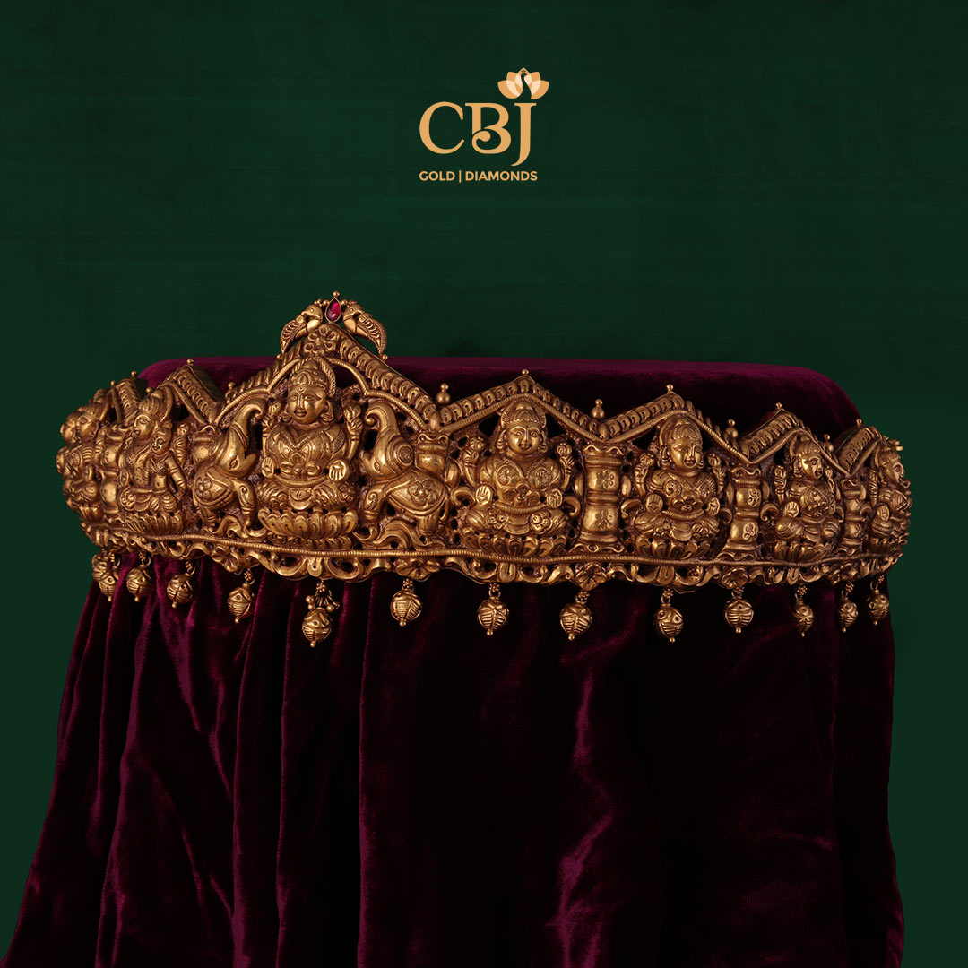 A design inspired by the various forms of Goddess Lakshmi. A classic ceremonial piece with an antique finish.